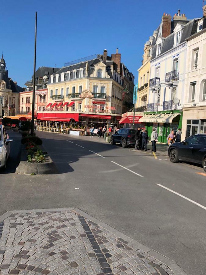 L'étoile de Trouville Esterno foto